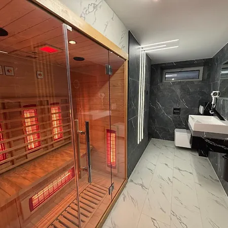 Queen Apartment